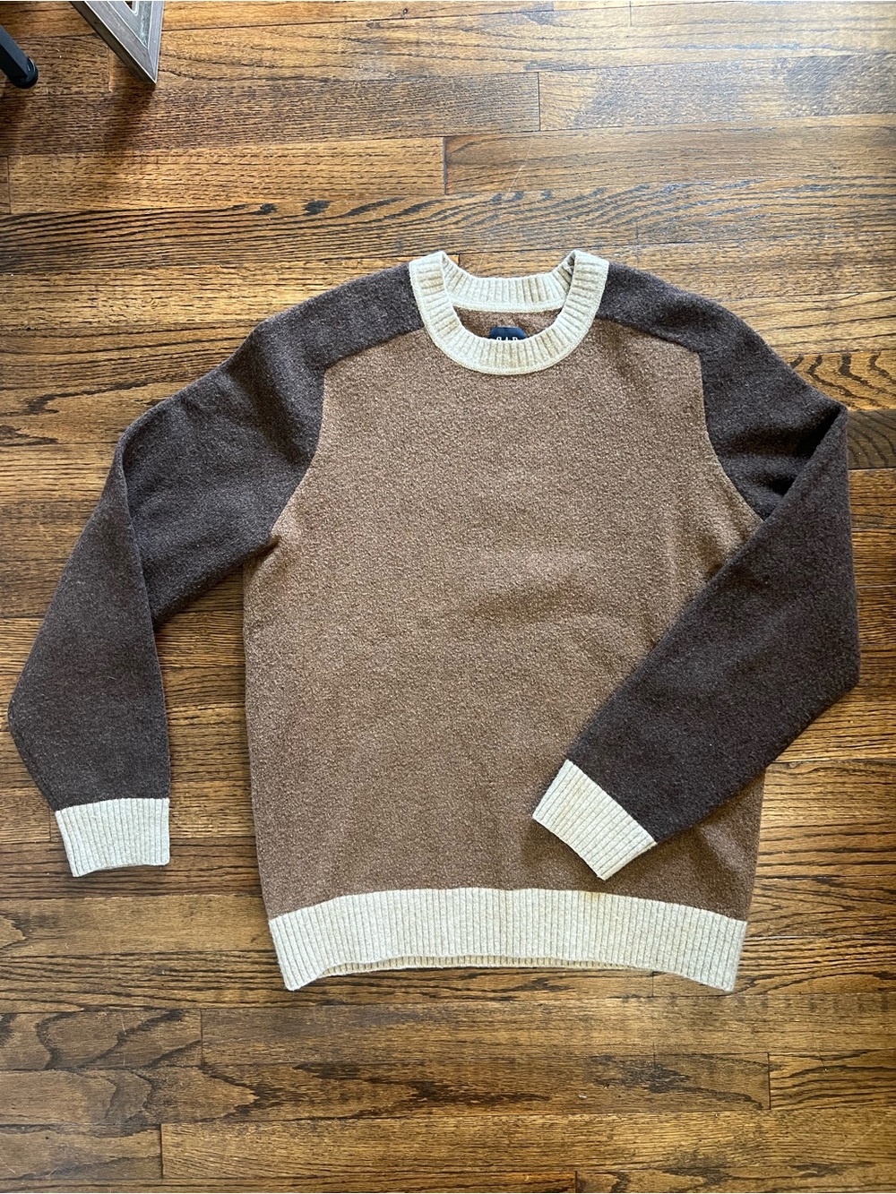 GAP Women’s Colorblock Crewneck Sweater in Brown and Dark Brown